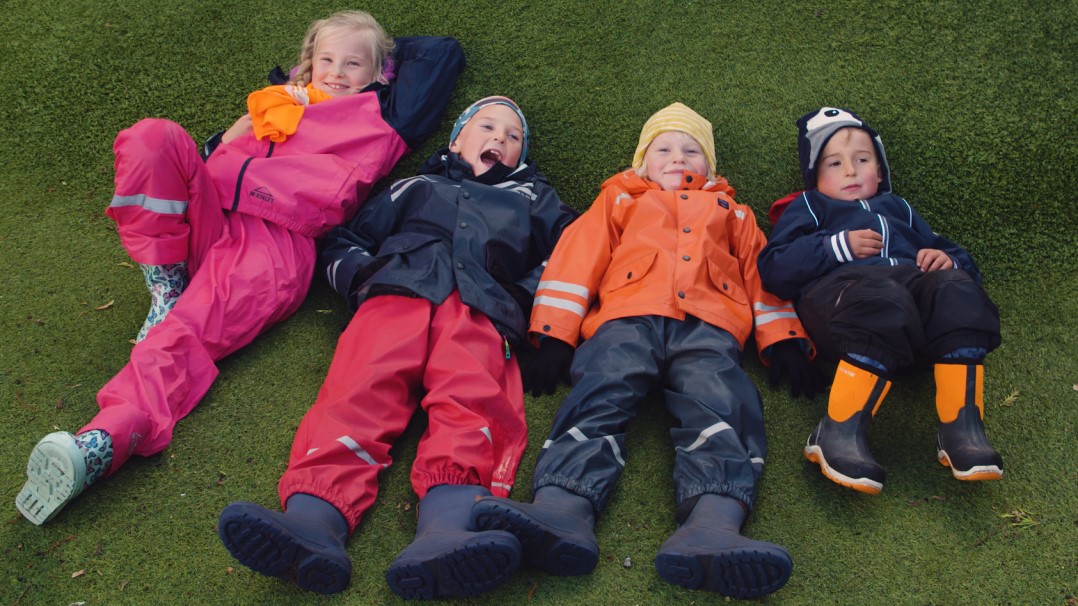 safegrass eco fullt återvinningsbart konstgräs och fallskyddssystem till lekplatser unisport